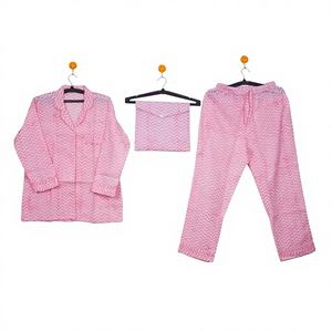 Pijama de Algodón Suave con Estampado Floral Digital Elegante para Mujer, Manga Larga, para Dormir, Descansar, Uso Diario, Transpirable y de Secado Rápido - Product Image 1