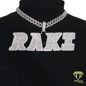 Collier pendentif lettre RAKI en diamant de laboratoire de luxe avec style lettre en gros format et apparence de pierre étincelante brillante - Product Image 3