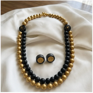 Parure de collier vintage noir et or en pierre de lave perlée avec boucles d'oreilles - Bijoux de déclaration pour fêtes et mariages de la marque KOTTRAVAI - Product Image 4