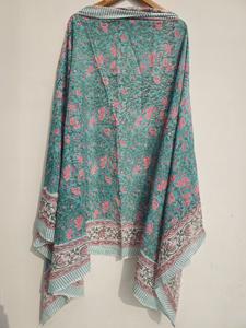 Paréo de plage léger en coton fait main, imprimé floral, style bohème, écologique, 1 pièce (avant) - Product Image 4