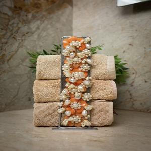 K S Exports Serviette et porte-serviettes classiques en métal faits à la main, imperméables, avec un élégant support pour la décoration de la maison et des hôtels - Product Image 5