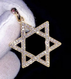 Colgante de Moissanita Estrella de David, Plata 925, Bañado en Oro de 18K, Corte Brillante Redondo, Engaste de Garra, Lujo, Unisex, Amuleto de Buena Suerte - Product Image 1