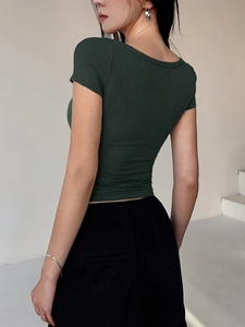 เสื้อเชิ้ตแขนสั้นลำลองสำหรับผู้หญิง ดีไซน์ทันสมัย เนื้อผ้านุ่ม สวมใส่สบายในชีวิตประจำวัน - Product Image 3