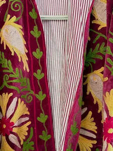 Veste Suzani brodée bohème violette à motif floral, manches longues, col montant, vêtements d'extérieur pour femmes pour l'hiver - Product Image 2