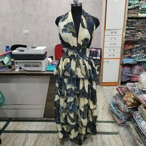 Vestido maxi halter estampado sin mangas con cuello en V, cintura imperio y falda con volantes, ropa informal de verano - Product Image 5