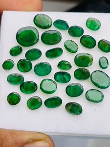 Esmeralda Natural de Zambia, Corte Ovalado, 30.68 Quilates, Certificación IGI, Lote de Gemas de Buena Calidad, Color Verde Lustroso para Joyería - Product Image 6