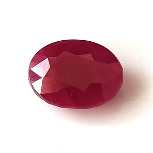 Pierre précieuse naturelle en rubis africain de 4,30 carats, taille ovale, facettée, non montée - Product Image 4