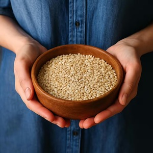 Graines de sésame brun naturelles de la ferme, conditionnement en vrac pour l'exportation, destinées aux acheteurs importateurs exigeant des graines de qualité supérieure soigneusement nettoyées - Product Image 3