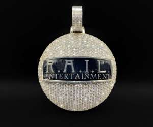 Pendentif unisexe style hip-hop en alliage plaqué argent avec couronne de diamants glacés lourds The Ice Legacy - Product Image 1