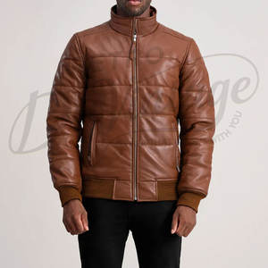 เสื้อแจ็คเก็ตหนังบุนวมสีน้ำตาลแทนสำหรับผู้ชาย มีฮู้ดถอดได้ เสื้อโค้ทกันหนาวแบบเย็บติดกัน อุ่นสบาย เหมาะสำหรับใส่กลางแจ้ง สไตล์ลำลอง แฟชั่น เสื้อแจ็คเก็ตนักขี่มอเตอร์ไซค์ - Product Image 3