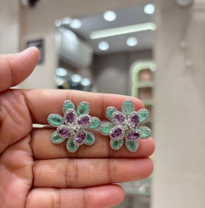 Pendientes de botón de diseño elegante y moderno con circonitas chapadas en plata de latón de primera calidad, con un brillo deslumbrante, para mujer, estilo boda, a la moda. - Product Image 4