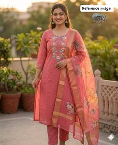 Colección de Kurti-Pantalón de Muselina de Primera Calidad con Detalles Hechos a Mano y Dupatta con Estampado Digital, Proveedor de Surat - Product Image 4