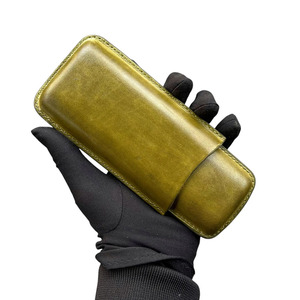 Estuche de viaje de cuero de alta calidad para cigarros con cortador integrado, funda protectora con acabado de cuero genuino y cortador integrado. - Product Image 1