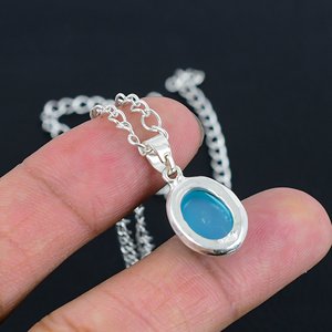 Collier pendentif tendance et élégant en calcédoine bleue naturelle, argent sterling 925, ovale 8x10mm, fait main, bijou délicat et minimaliste - Product Image 4