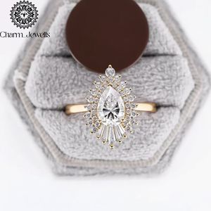 Bague de fiançailles classique pour femme en moissanite taille coussin, plaqué or 18 carats, sertie à griffes - Product Image 4
