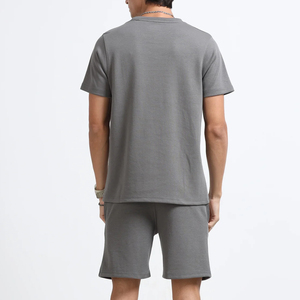 Conjunto de camiseta y pantalones cortos de verano para hombre, transpirable, de alta calidad y bajo precio, con logotipo y talla personalizados, conjunto de camiseta y pantalones cortos de algodón. - Product Image 4
