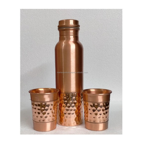 Bouteille d'eau en cuivre pur de qualité supérieure, conçue pour une utilisation régulière, inspirée du bien-être traditionnel et des habitudes saines. - Product Image 3