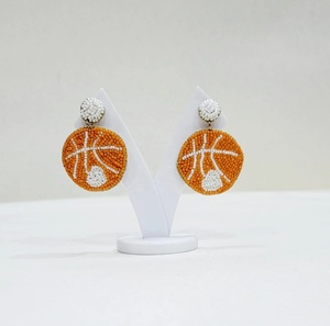 Boucles d'oreilles pendantes élégantes perlées de qualité export pour le sport (football, basketball, soccer) – Idéales pour les jours de match, pour femmes et jeunes filles - Product Image 5