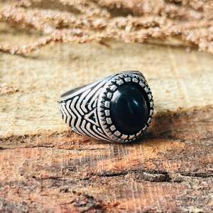 Anillo de Ónix Negro para Hombre, Estilo Vintage Gótico, Anillo de Latón con Acabado Plateado Oxidado, Diseño Tribal Audaz, Venta al Por Mayor - Product Image 4