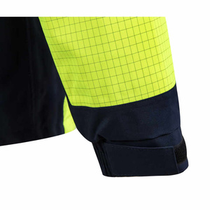 Veste de sécurité haute visibilité en polyester imperméable et respirante, vêtements de travail avec détails réfléchissants, construction durable pour le travail - Product Image 2