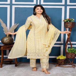 Ensemble Kurta en coton jaune pastel traditionnel NIYANI avec broderie délicate et dupatta assortie pour un style festif subtil - Product Image 4