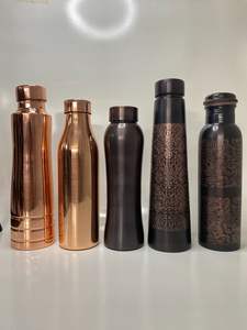 Botella de Agua Hecha a Mano de Cobre Puro, para Beber Diariamente, Beneficios Ayurvédicos para la Salud, Diseño a Prueba de Fugas, Certificación CE/UE, Arte Minimalista - Product Image 4