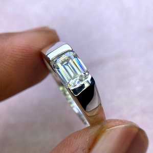 Anillo de boda de moissanita con corte esmeralda de 1 quilate para hombre East West, plata de ley 925, regalo de cumpleaños para amigos - Product Image 2