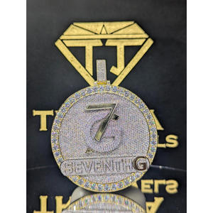 Colgante de lujo estilo hip hop "7G SEVENTH G" con diamante moissanita VVS en plata de ley 925, amuleto personalizado de Trisha Jewels - Product Image 1