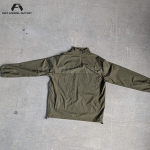 Veste coupe-vent active pour homme en nylon, fabriquée avec un tissu en nylon léger, résistante au vent et respirante, idéale pour les sports et les activités de plein air. - Product Image 4