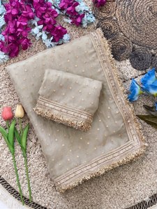 Dupatta en soie crème avec pois dorés et bordure, tenue traditionnelle indienne pour femmes, occasions de mariage, toutes saisons - Product Image 2