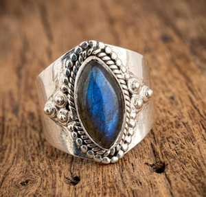 Anillo llamativo de labradorita marquesa – Anillo gótico de filigrana con gema azul brillante, hecho a mano, de plata, regalo para ella - Product Image 2