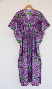 Precioso Vestido Kaftan de Algodón Ecológico Hecho a Mano con Tinte Anudado para Niñas y Mujeres, Estilo Casual Maxi Largo con Cuello en V y Cinturón Bordado - Product Image 6
