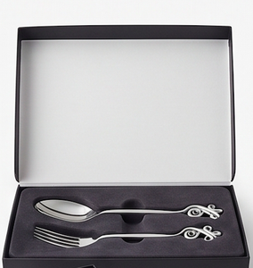 Ensemble de couverts modernes en acier inoxydable avec poignée en forme de fleur, parfait pour les ustensiles de cuisine de mariage et les couverts de table élégants - Product Image 6