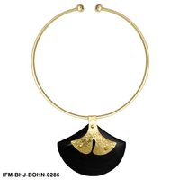 Collier ras du cou tendance pour femme avec pendentif en corne de buffle et laiton texturé - Bijoux de fiançailles faits à la main en Inde