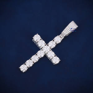 Colgante personalizado de moissanita con claridad VVS, listo para enviar, para hombre y mujer, colgante de la mejor calidad, probado con el detector de diamantes. - Product Image 5