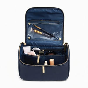 Estuche de Maquillaje Portátil de Cuero con Forma Compacta, Cierre Seguro y Almacenamiento Práctico para Cosméticos Diarios - Product Image 1