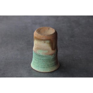 Taza de cerámica hecha a mano de alta calidad, estilo Wabi-Sabi, con esmalte verde mate, reutilizable para uso doméstico. - Product Image 6