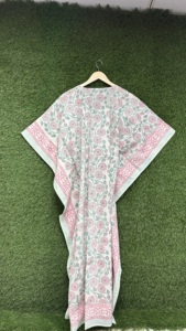 Elegante Kaftán de Algodón con Estampado Floral Hecho a Mano, Kimono Indio con Estampado en Bloque, Estilo Boho para Playa y Resort - Product Image 4