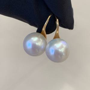 ต่างหูห้อยมุกแท้ทรงกลมสีขาวธรรมชาติ ขนาด 11-12 มม. แบบเกี่ยวหู สไตล์ Edison Pearl สีเงิน - Product Image 2