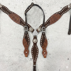 Cabezada de cuero hecha a mano estilo western con pechera para carreras de barriles para caballos - Product Image 1