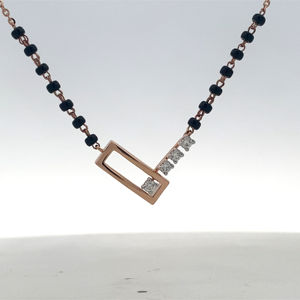 Collar Mangalsutra de Oro Rosa de 18K con Diamantes Reales - Certificado IGI, Collar Moderno con Cuentas Negras - Product Image 4