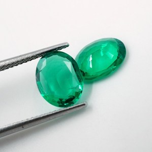 Paire de pierres précieuses d'émeraude colombienne cultivée en laboratoire, taille poire facettée (2,20 carats) (2 pièces) HAYAAT GEMS pour la fabrication de bijoux 9x7x3mm - Product Image 5
