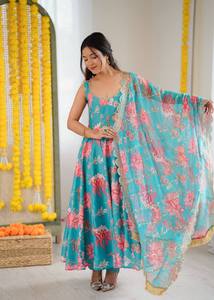 Robe noire élégante avec imprimé rose, coupe ample, longueur midi, tenue décontractée traditionnelle indienne pour femmes, polyester extensible - Product Image 3