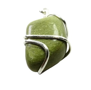 สร้อยคอหินควอตซ์คริสตัลสีเขียวจี้หินคดเคี้ยวสำหรับเด็กการบำบัดแบบห้อย - Product Image 1