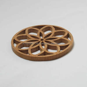 Posavasos de madera diseño de corte láser adecuado para fiesta de boda regalo personalizado Decoración de mesa ideas artesanales rústicas únicas - Product Image 1