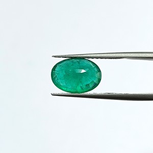 มรกตสีเขียวรูปไข่ 3.77 กะรัต จากแซมเบีย ตามแผนภูมิพลอยราตติ 4.25 - Product Image 3
