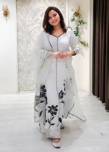 ชุดสัลวาร์ คามีซ ผ้ามัสลิน ปักลายด้วยด้ายและงานปักมือ สำหรับผู้หญิง ยี่ห้อ RN Export พร้อมผ้าคลุมไหล่ เหมาะสำหรับงานแต่งงาน งานดิวาลี และงานปาร์ตี้ - Product Image 5