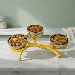 Ensemble de 3 bols à condiments avec un design martelé doré |   Bols de service pour fruits secs, chutneys, snacks, sauces, cornichons et décoration de table - Product Image 4