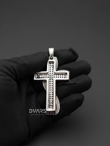 Pendentif Croix Saphir Bleu et Moissanite Effet Glacé Tendance – Personnalisable pour Hommes et Femmes – Nouveauté Promotionnelle - Product Image 2