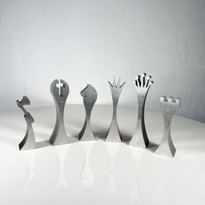 Pièces d'échecs contemporaines en métal, figurines de luxe, ensemble de collection, vente en gros, jeu de stratégie haut de gamme, produit populaire - Product Image 3